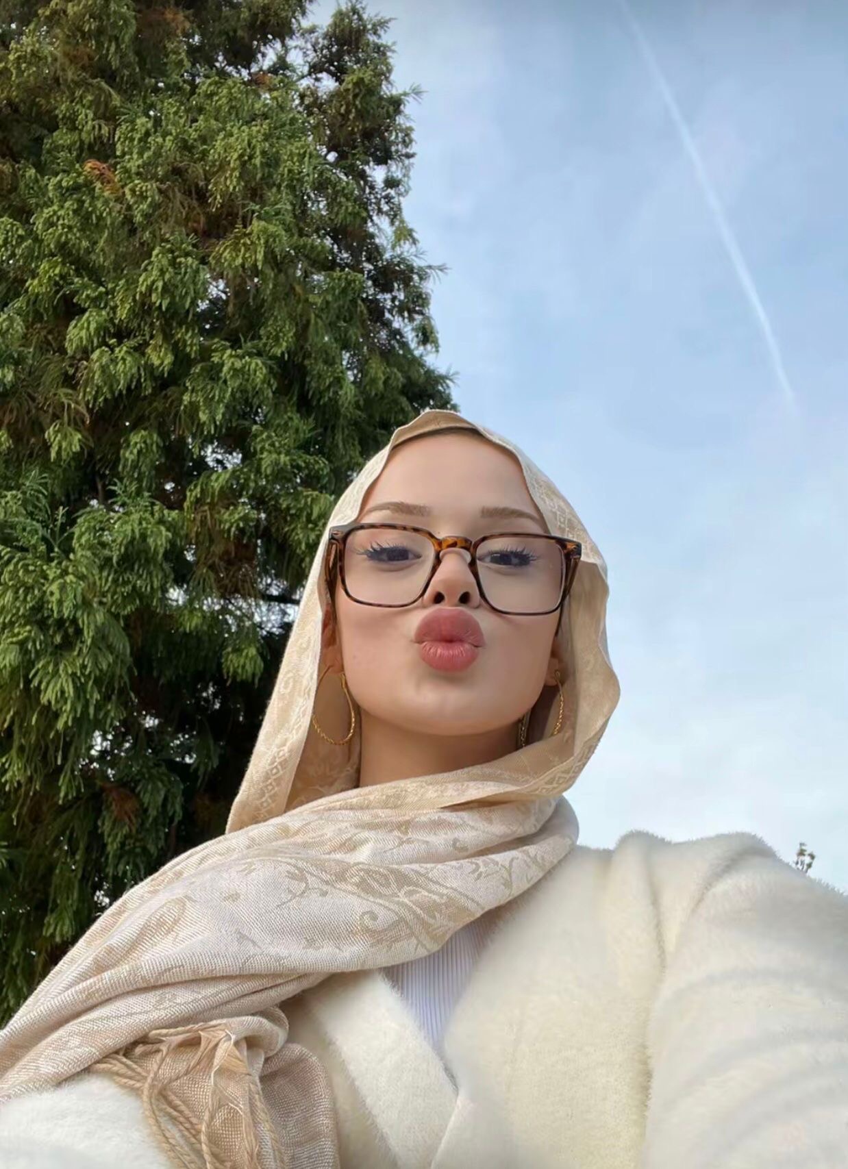 Ofis Duruşu Güçlü Kadın Bayan Escort Hande