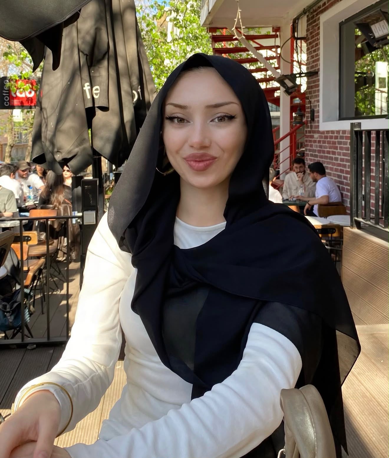 Çınarcık Sevecen Kadın Escort Zeynep