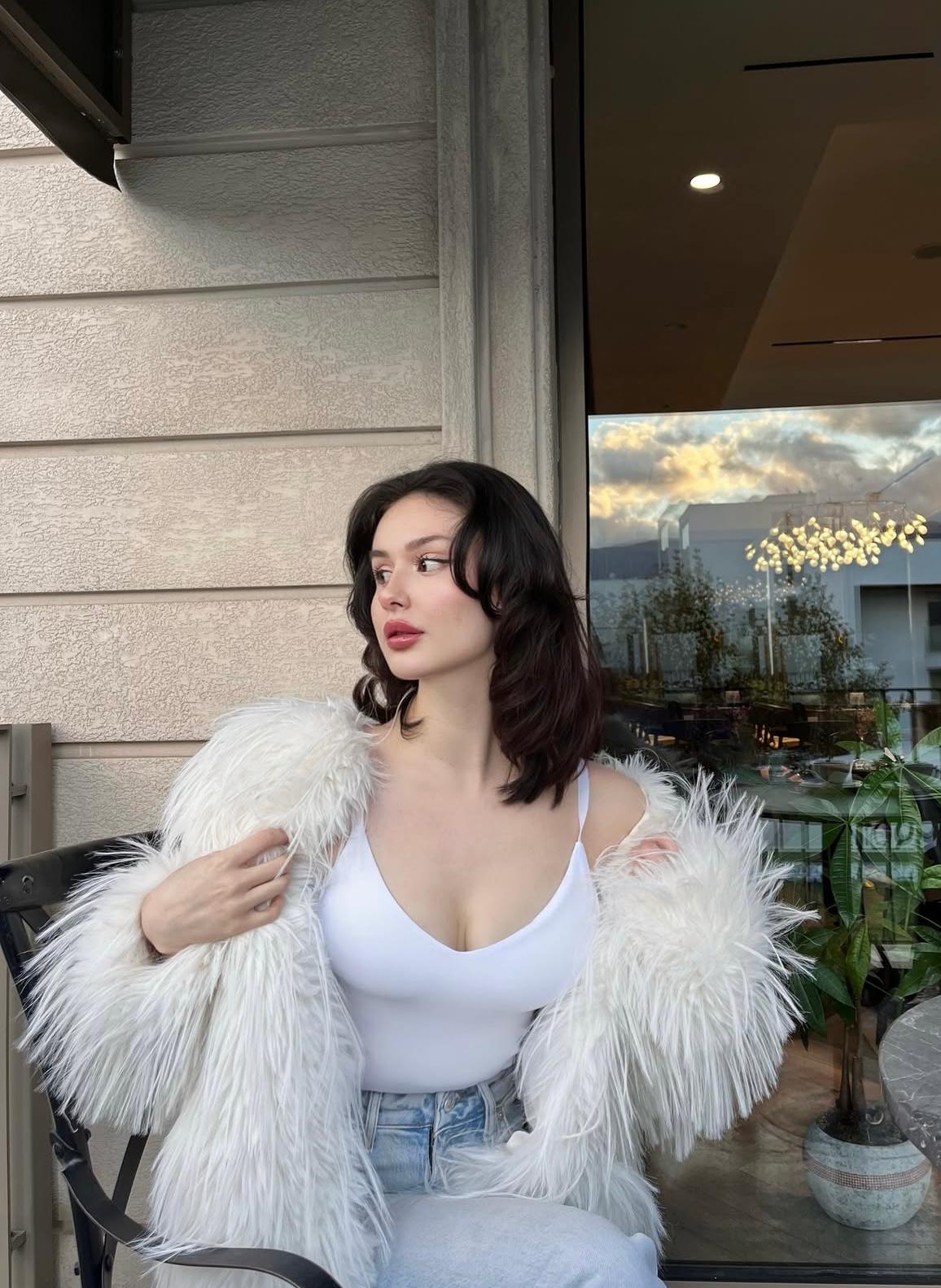 Akça Liseli Bayan Escort Bayan Zeynep